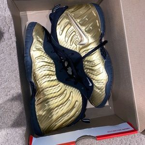 Black and gold foams